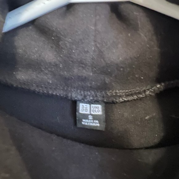 Uniqlo Heat Tech Fleece Black Turtleneck - Picture 4 of 6